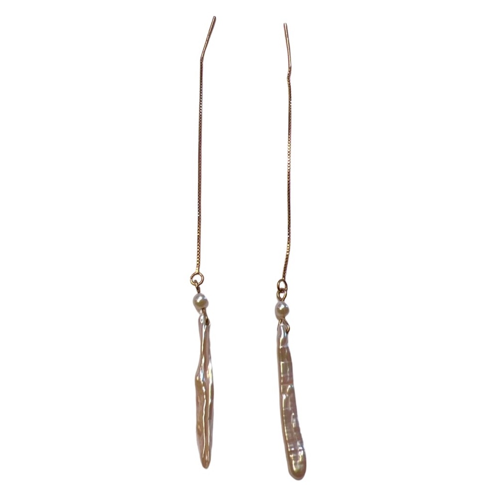 Gold and freshwater pearl threaders